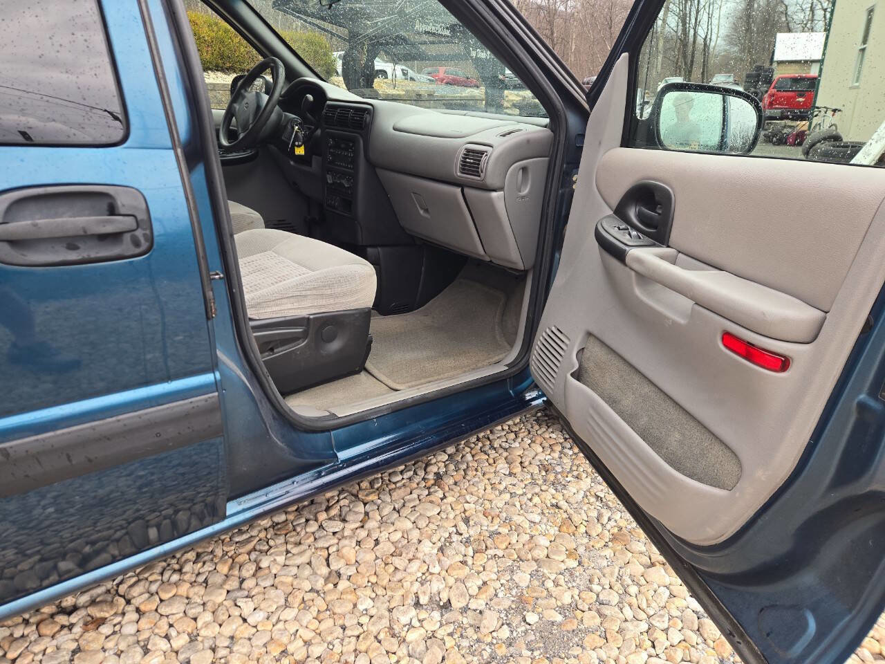 Used 2003 Chevrolet Venture LS FWD image 17