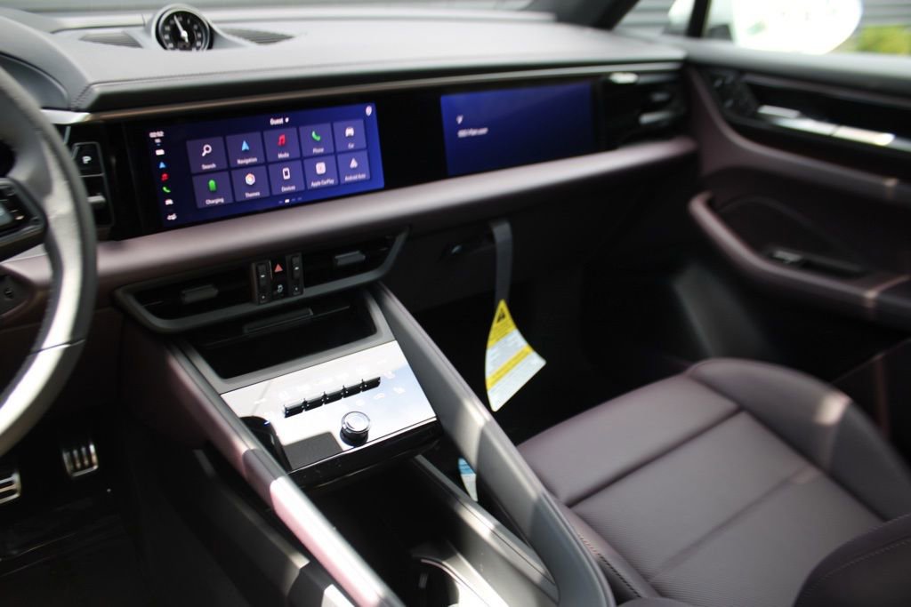 Certified 2025 Porsche Macan Electric RWD image 38