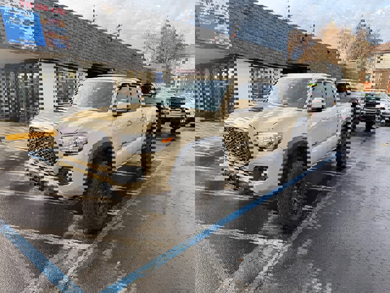 Used 2017 Toyota Tacoma TRD Off-Road w/ Tow Package (A/T)