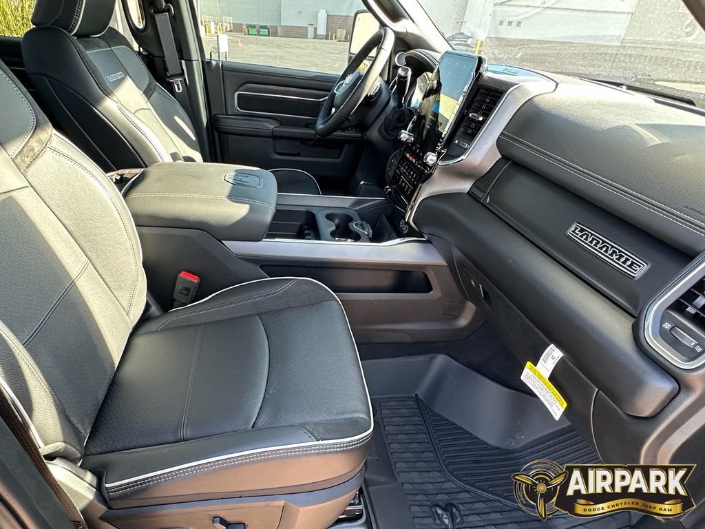 New 2025 RAM 2500 Laramie AWD/4WD image 12