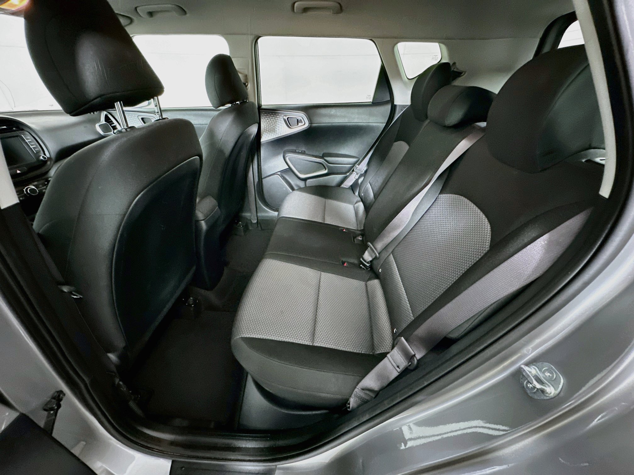 Used 2025 Kia Soul LX w/ LX Technology Package FWD image 26