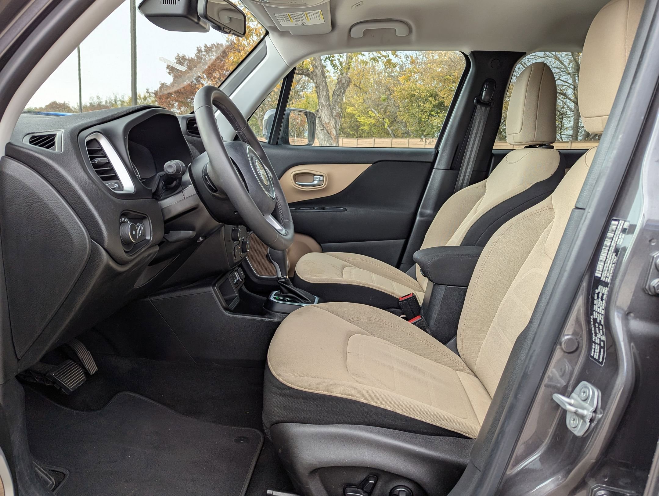 Used 2018 Jeep Renegade Latitude w/ Safety & Security Group image 5