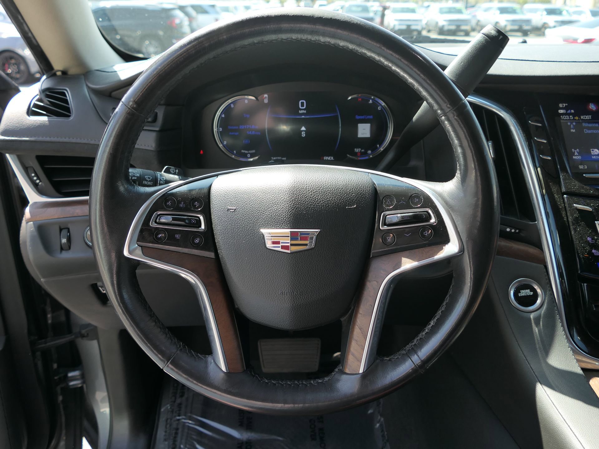 Used 2019 Cadillac Escalade Premium Luxury w/ Escalade Sport Edition image 18