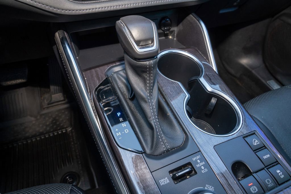 Used 2023 Toyota Highlander Limited image 19