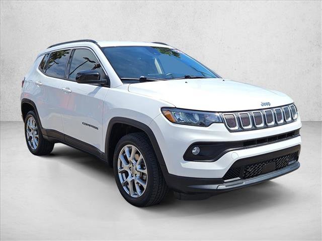 Used 2022 Jeep Compass Latitude image 3