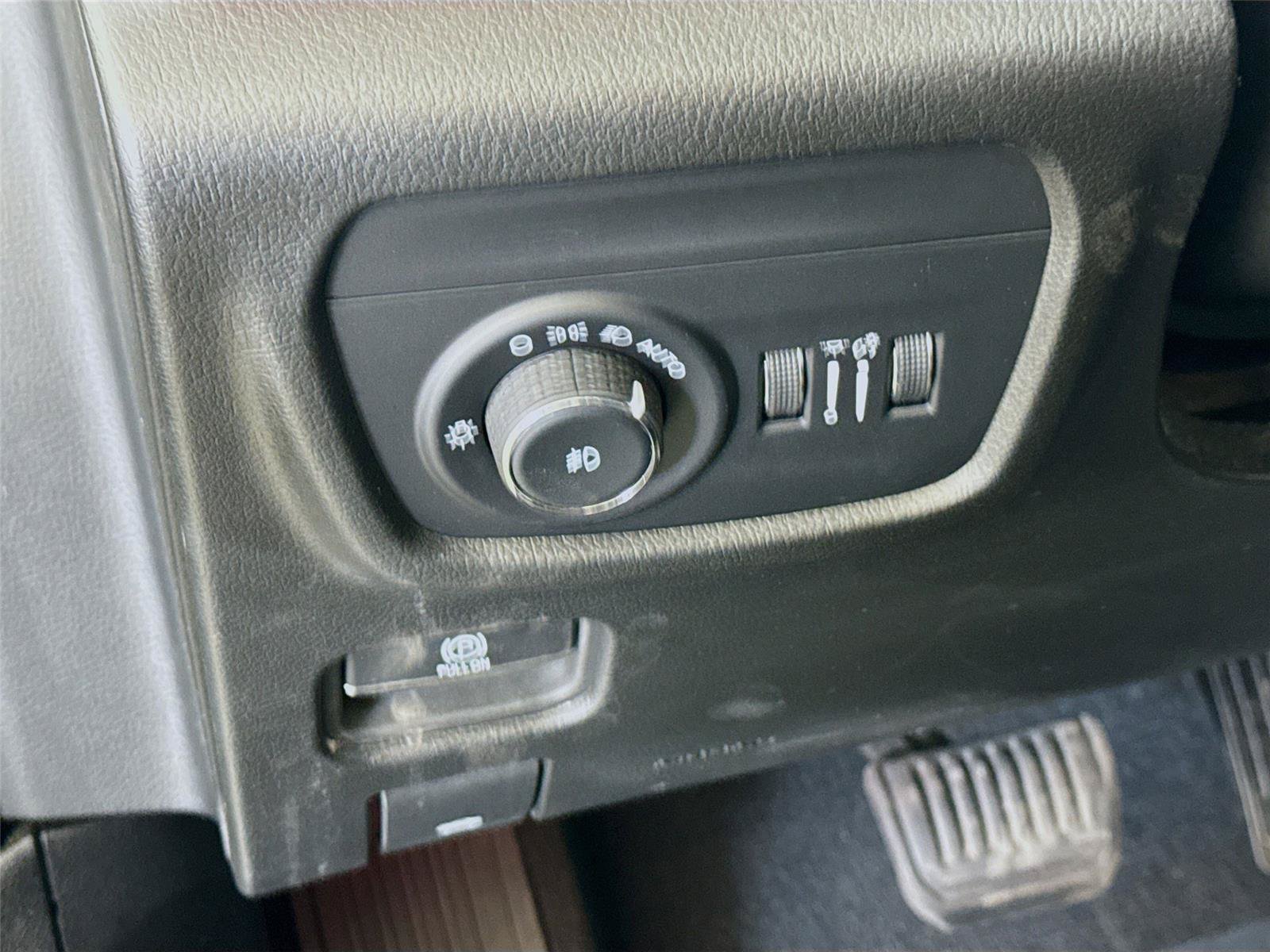 Used 2024 Jeep Grand Cherokee Summit w/ Luxury Tech Group V AWD/4WD image 4
