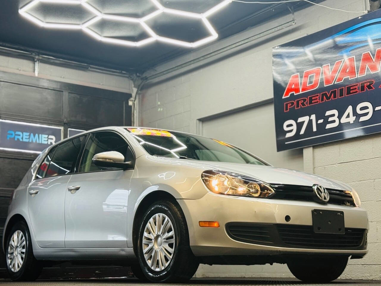 Used 2014 Volkswagen Golf 4-Door FWD image 1
