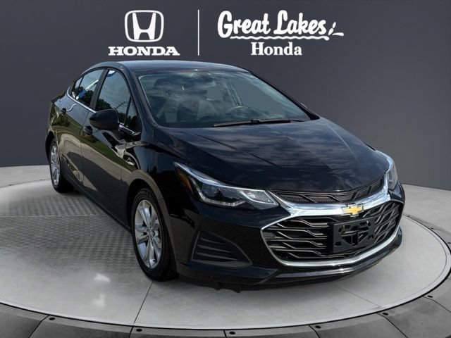Used 2019 Chevrolet Cruze LT FWD image 1