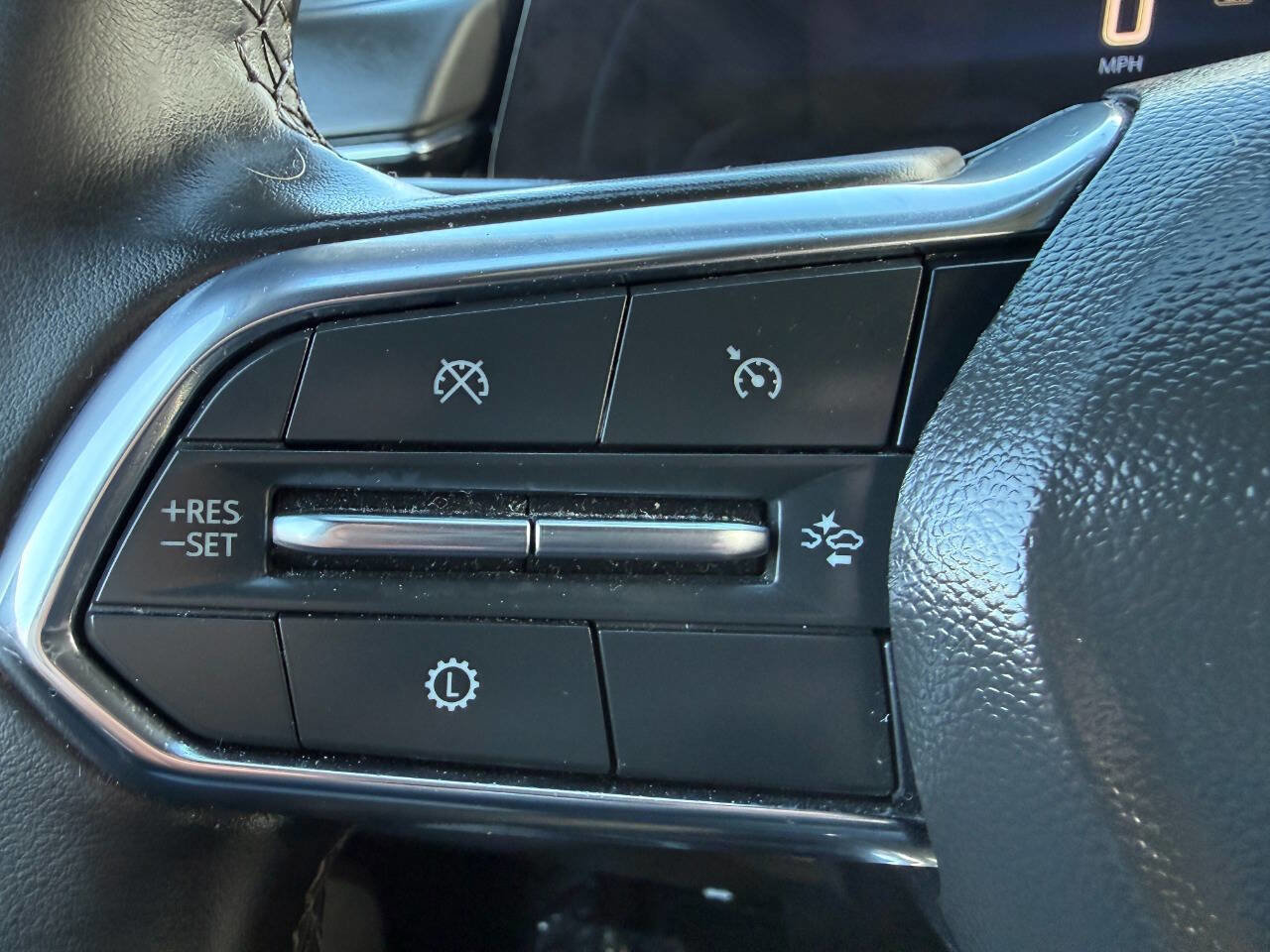 Used 2025 Chevrolet Suburban Z71 image 36