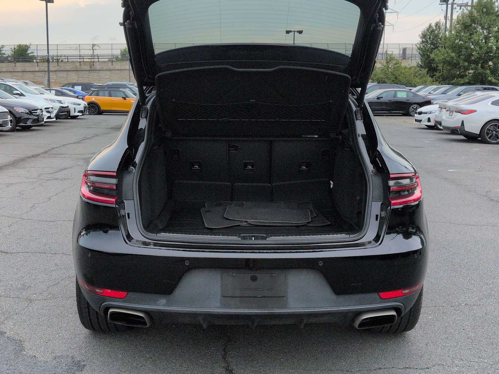 Used 2018 Porsche Macan AWD/4WD image 35