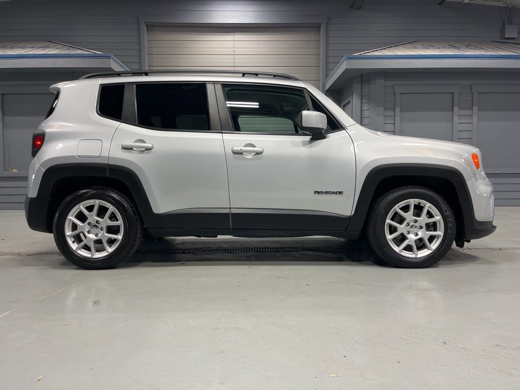 Used 2019 Jeep Renegade Latitude w/ Cold Weather Group image 8