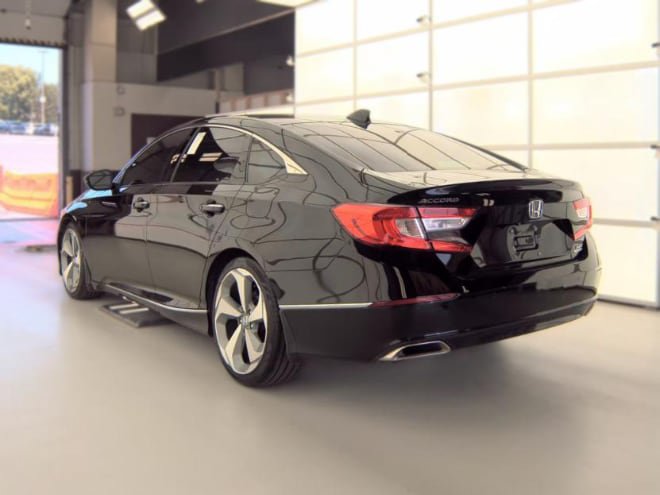 Used 2018 Honda Accord Touring image 6