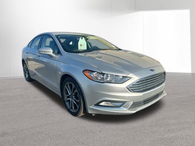 Used 2017 Ford Fusion SE w/ Equipment Group 201A image 2