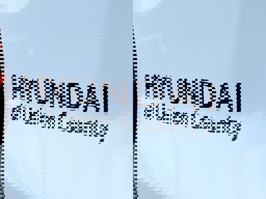 Used 2024 GMC Yukon SLT image 28