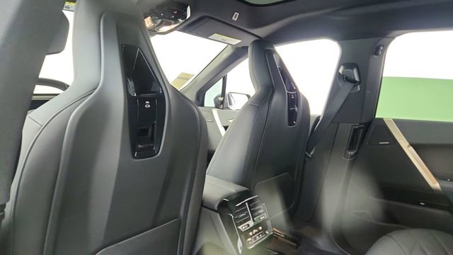 Used 2024 BMW iX xDrive50 w/ Premium Package image 31