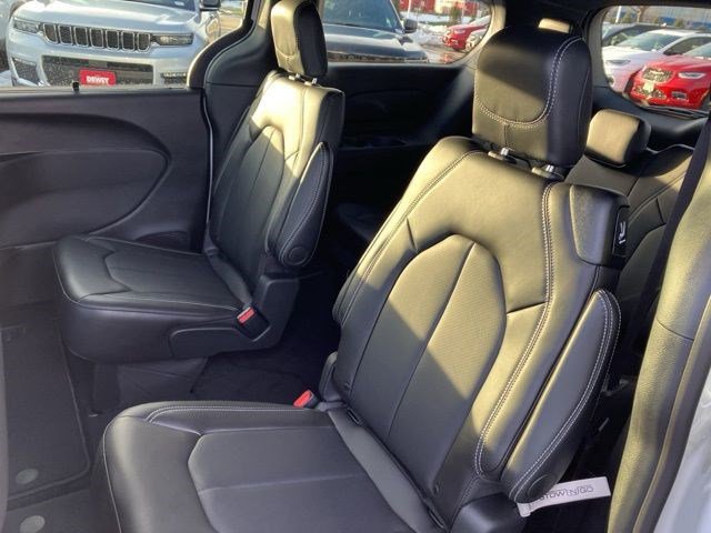 New 2026 Chrysler Pacifica Select w/ S Appearance Package FWD image 29