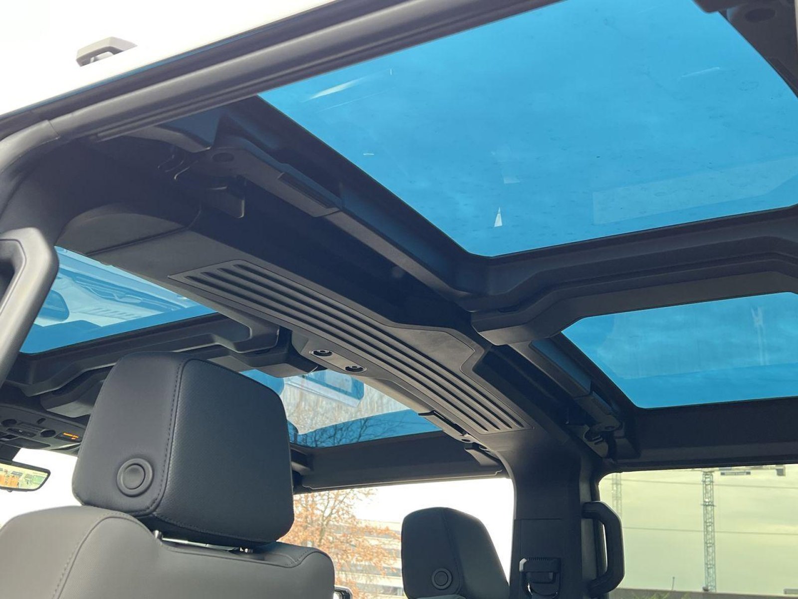 New 2025 GMC Hummer EV 3X w/ LPO, Roof Cross Rail Package image 18