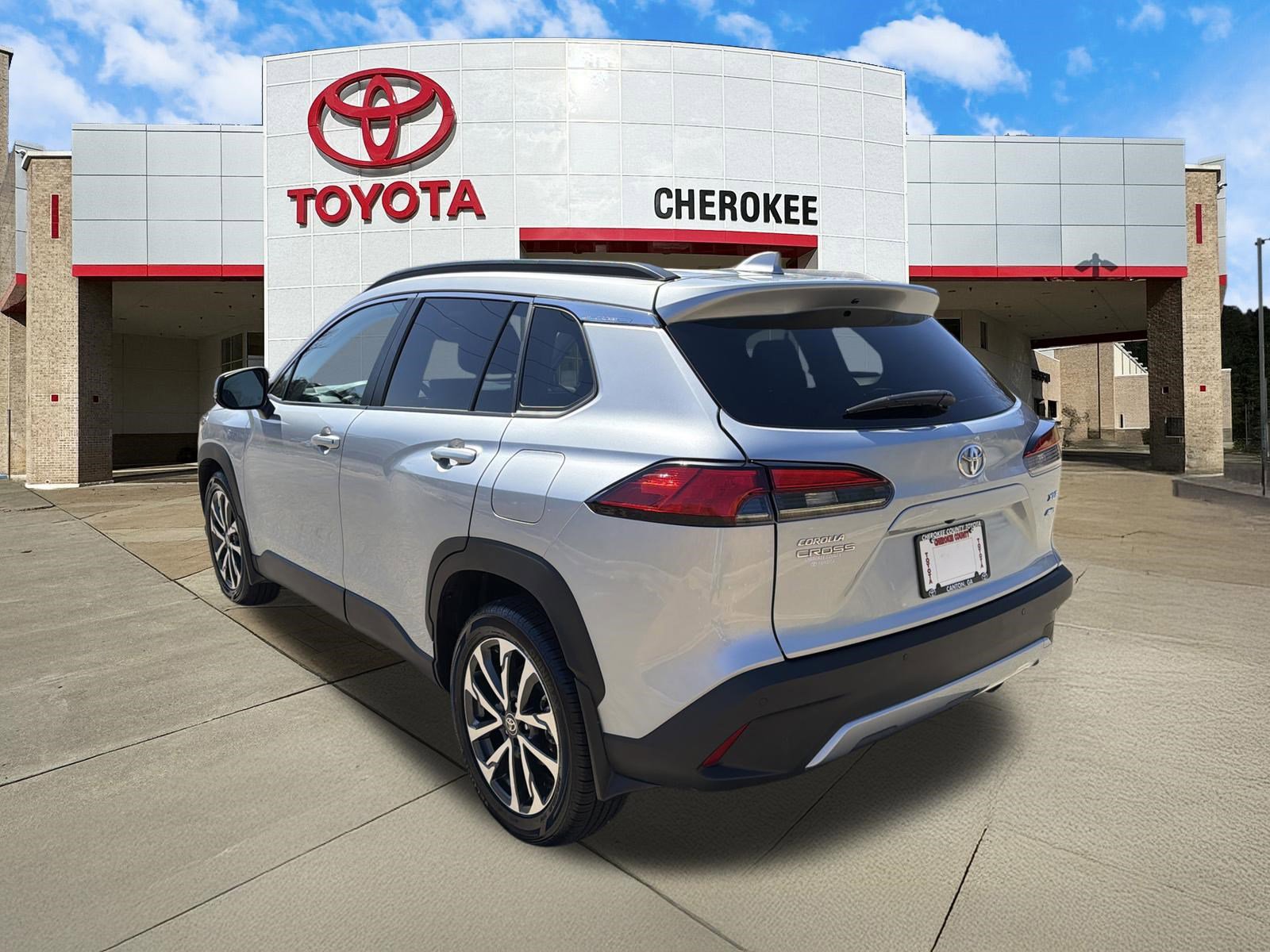 Used 2024 Toyota Corolla Cross XLE w/ Convenience Package image 7