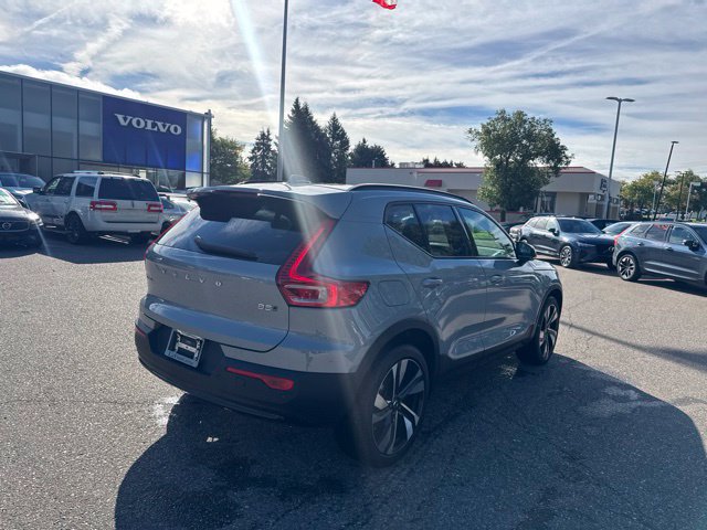 Used 2026 Volvo XC40 B5 Ultra w/ Climate Package AWD/4WD image 5