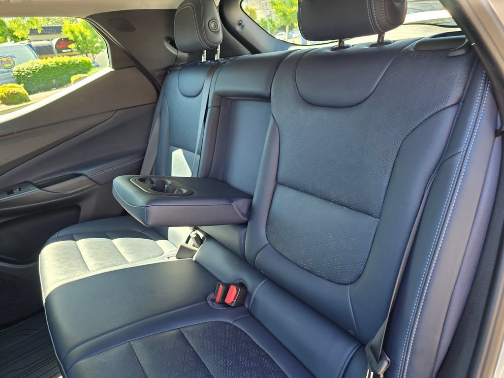 Used 2023 Chevrolet Bolt EUV Premier w/ Sun & Sound Package FWD image 17