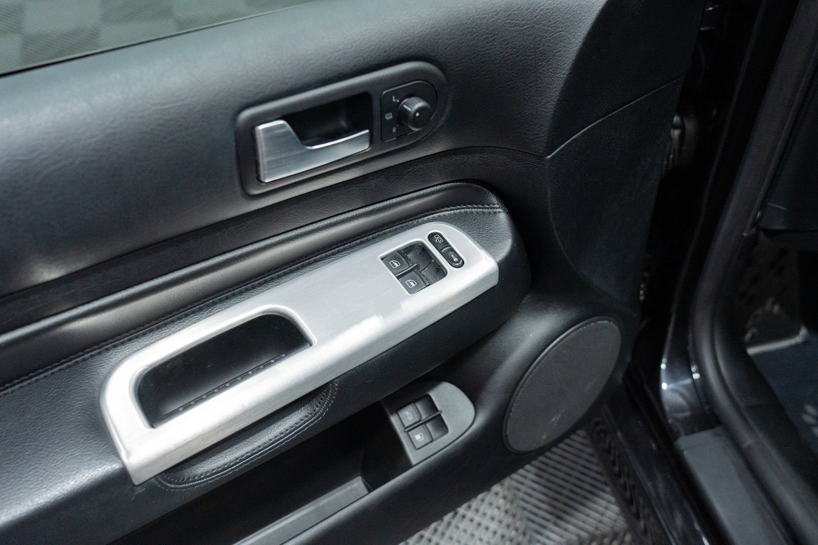 Used 2004 Volkswagen R32 AWD/4WD image 19