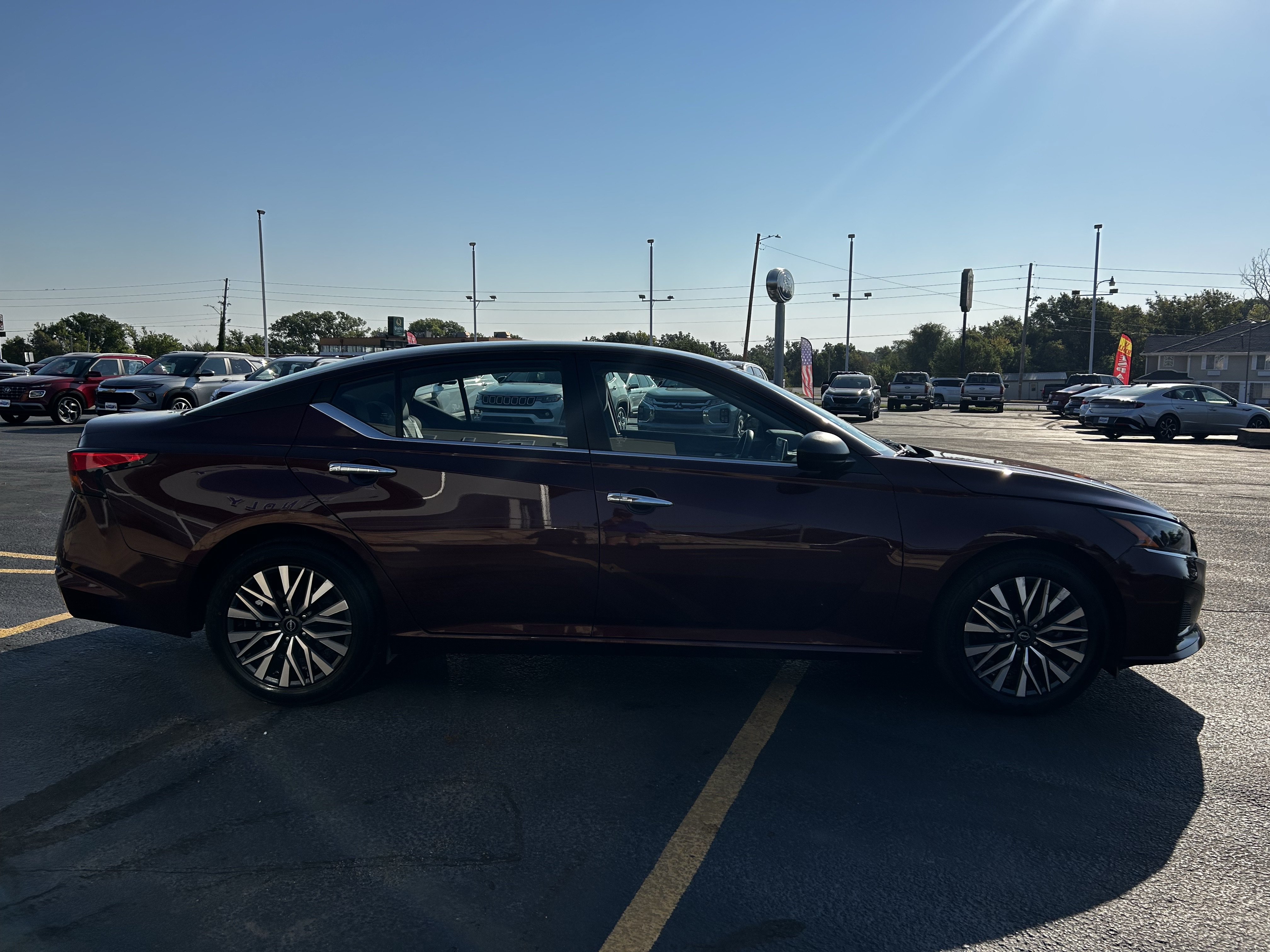 Used 2025 Nissan Altima 2.5 SV FWD image 4