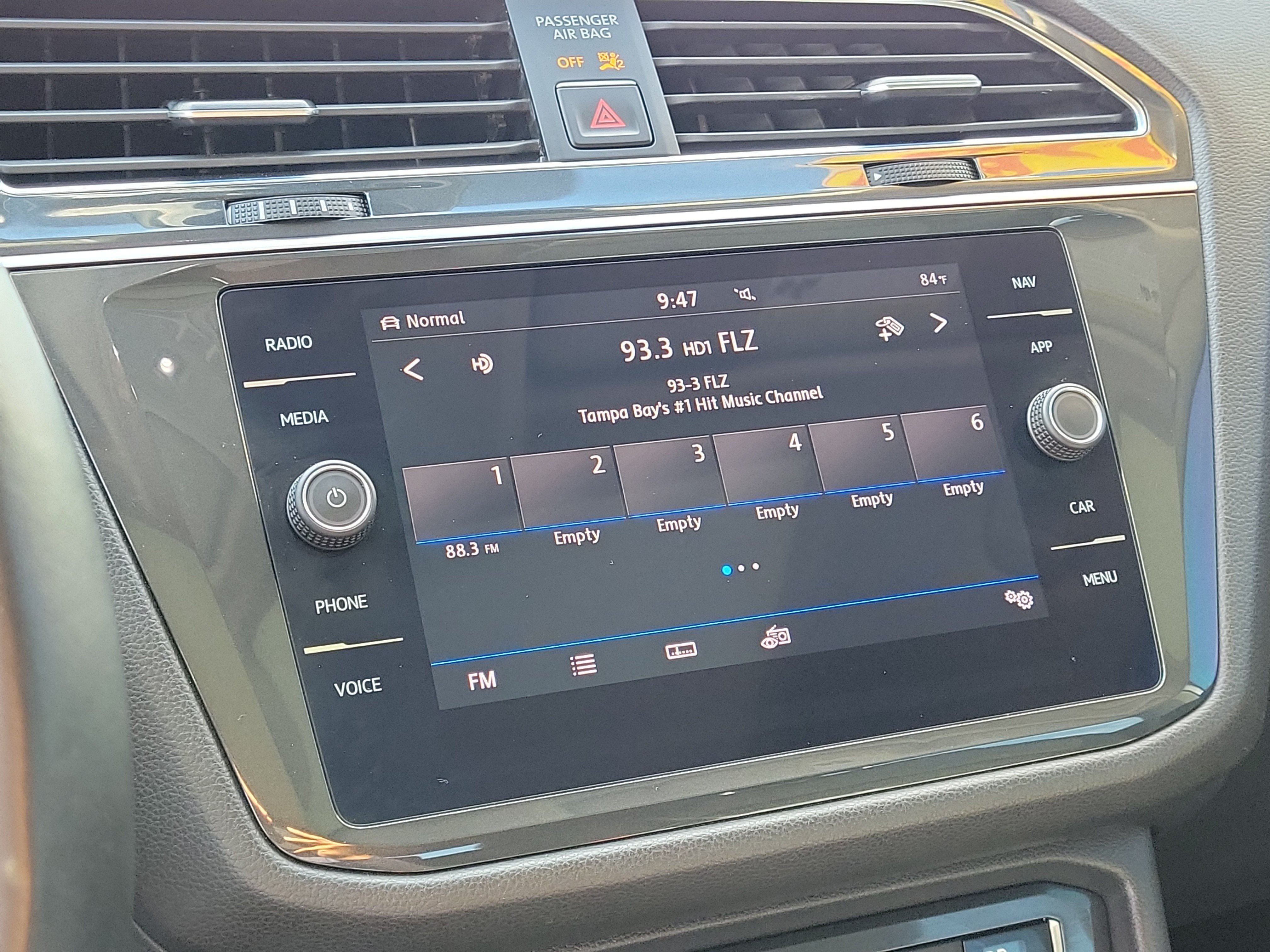 Used 2018 Volkswagen Tiguan SEL Premium AWD/4WD image 24