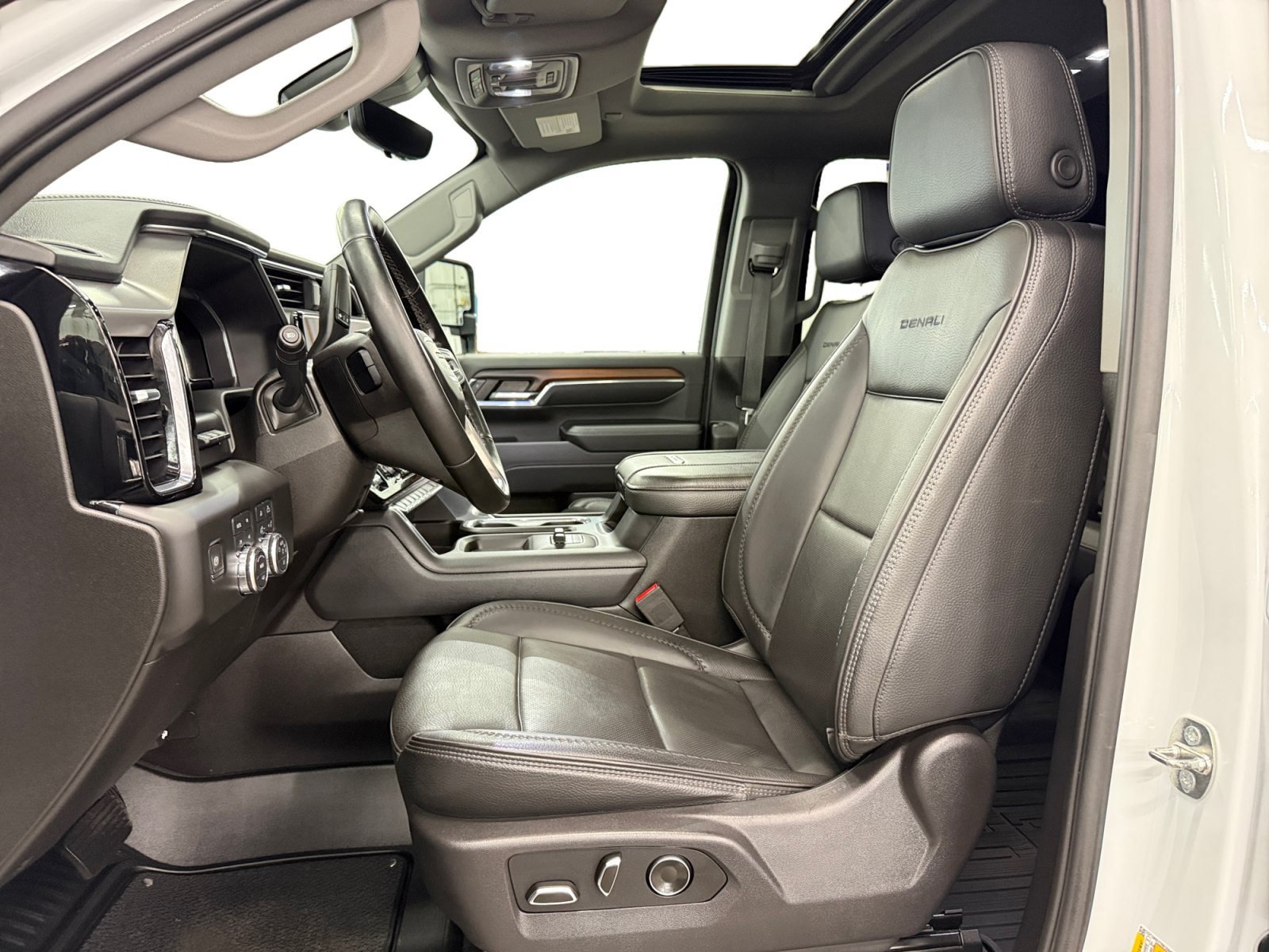 Used 2024 GMC Sierra 2500 Denali w/ Denali Reserve Package AWD/4WD image 9