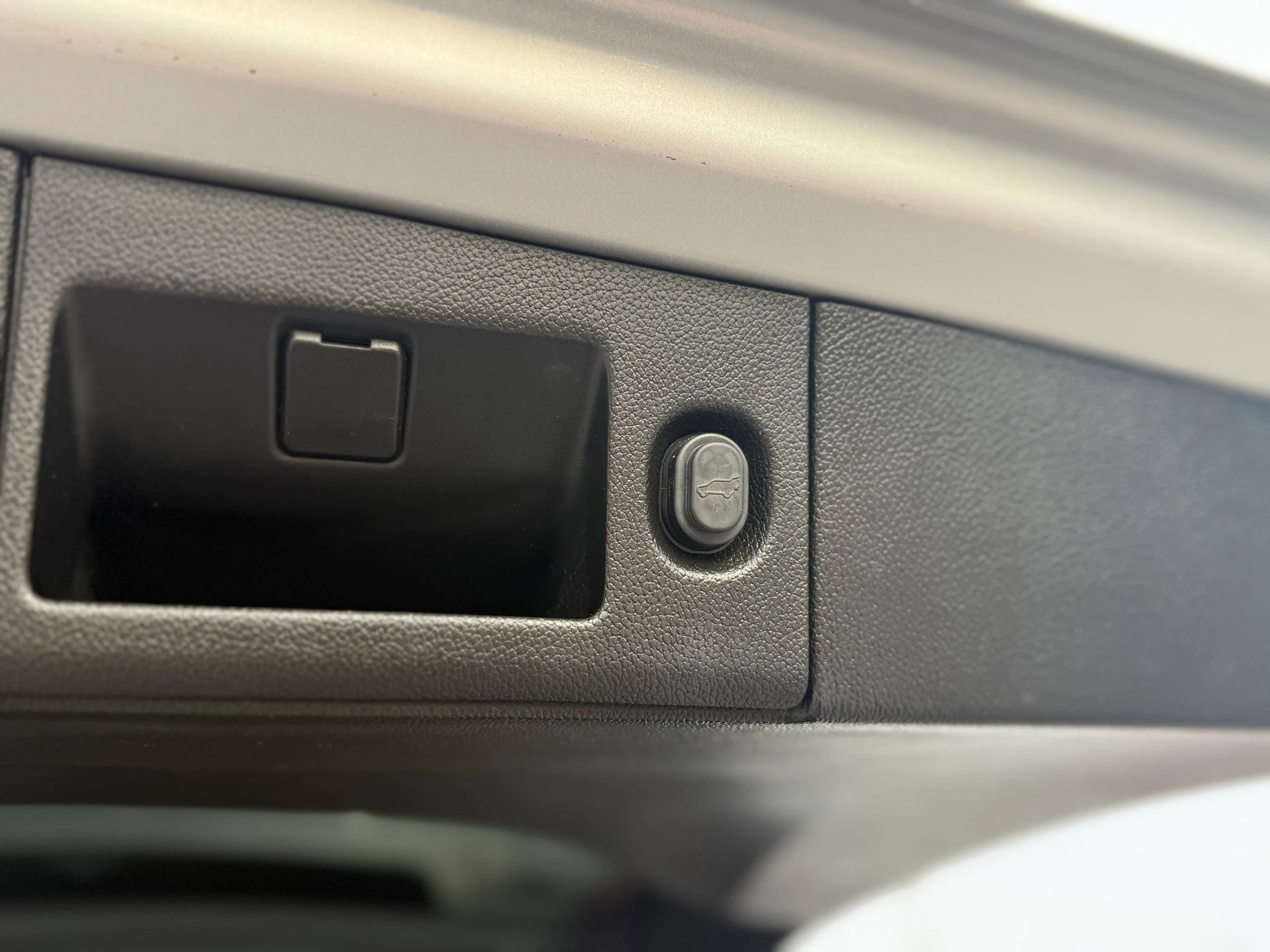 Used 2018 GMC Yukon XL SLT w/ Open Road Package image 11