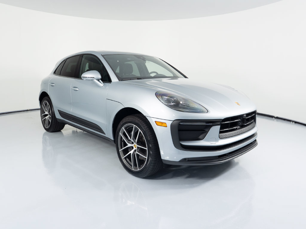 Certified 2026 Porsche Macan AWD/4WD image 12