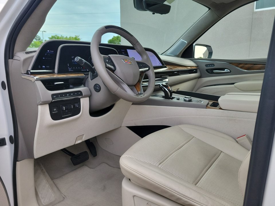 Certified 2024 Cadillac Escalade ESV Premium Luxury Platinum AWD/4WD image 30