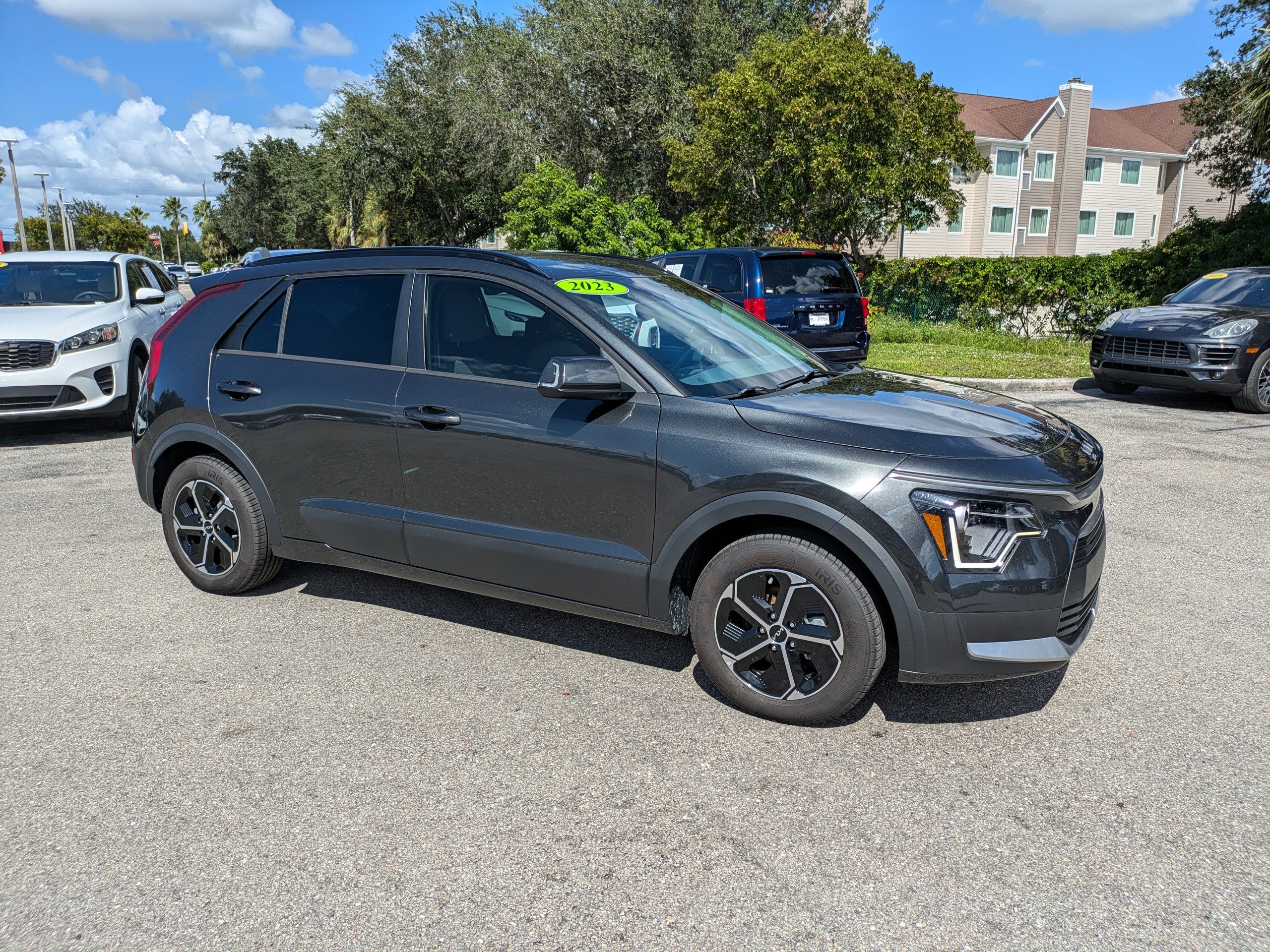Used 2023 Kia Niro EX
