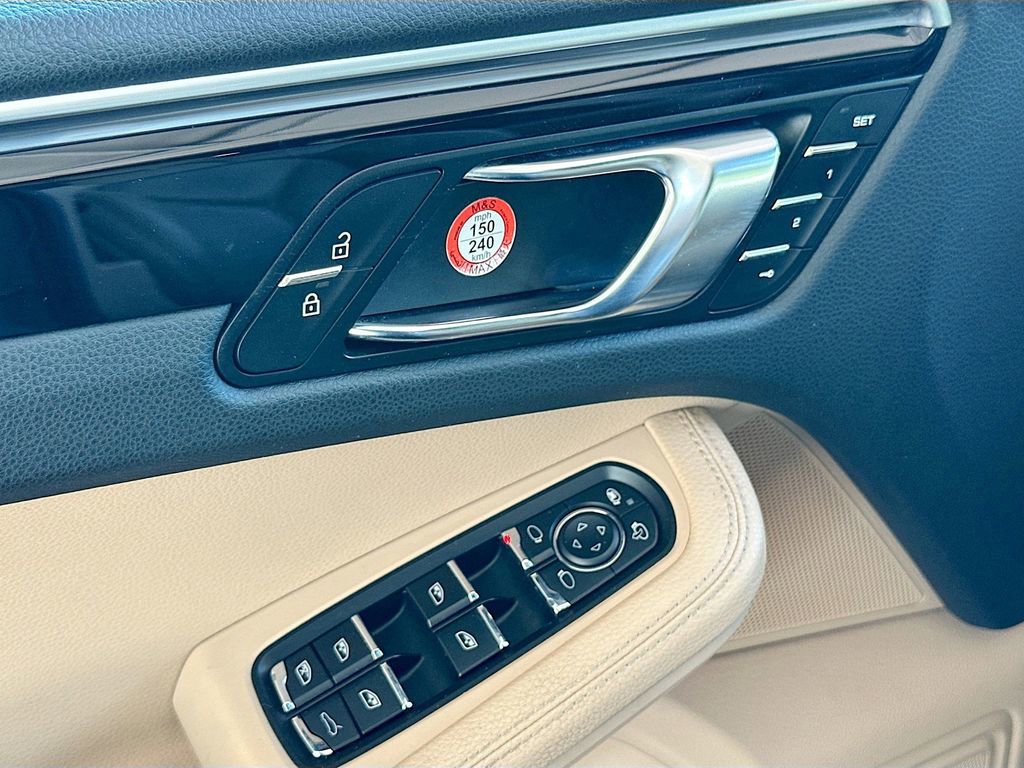 Used 2021 Porsche Macan S AWD/4WD image 18