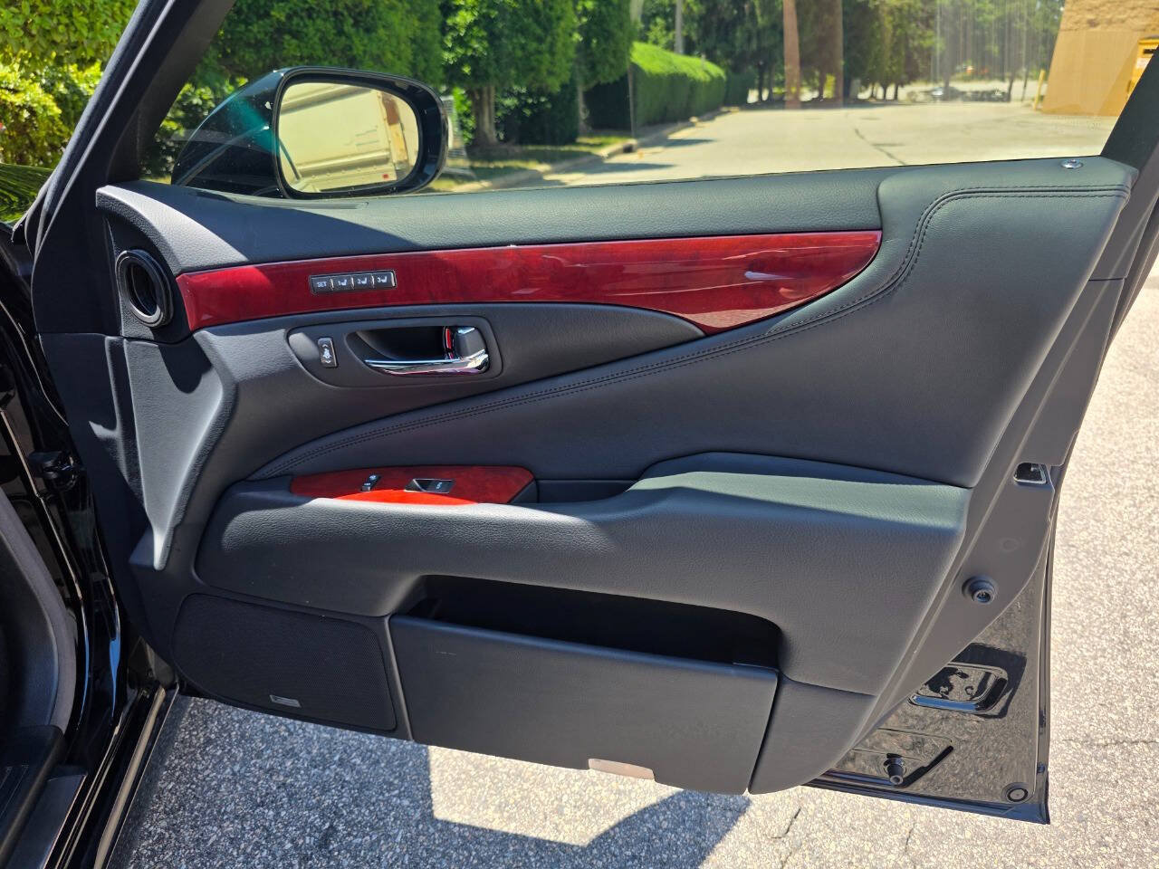 Used 2010 Lexus LS 460 RWD image 37