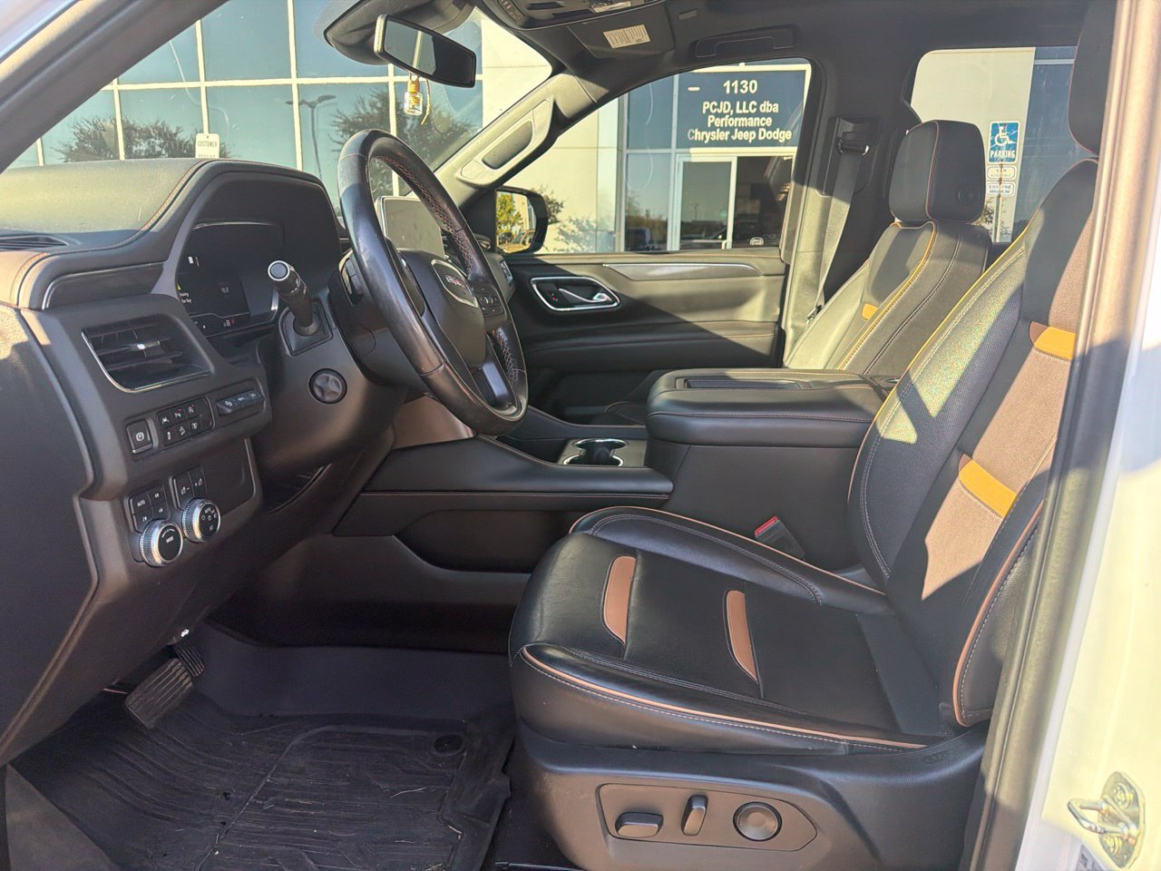 Used 2023 GMC Yukon AT4 w/ Technology Package AWD/4WD image 13