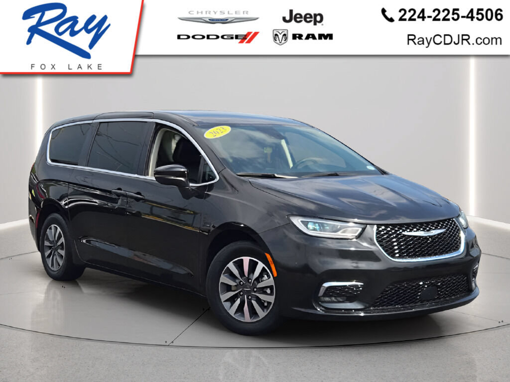 Used 2023 Chrysler Pacifica Touring-L