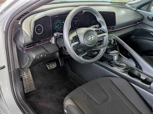 Used 2025 Hyundai Elantra SEL FWD image 13