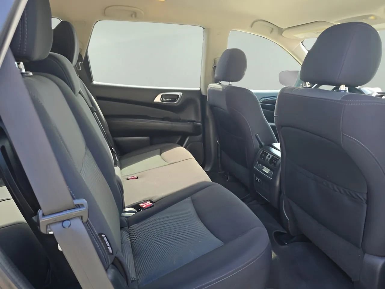 Used 2019 Nissan Pathfinder SV image 21