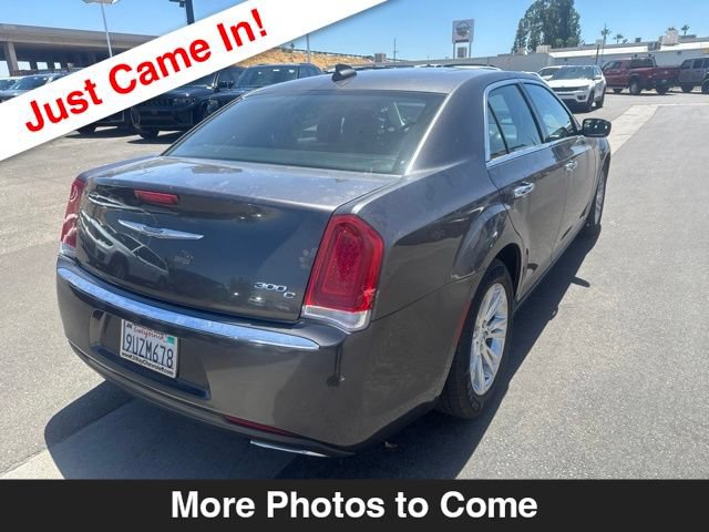 Used 2017 Chrysler 300 C RWD image 6