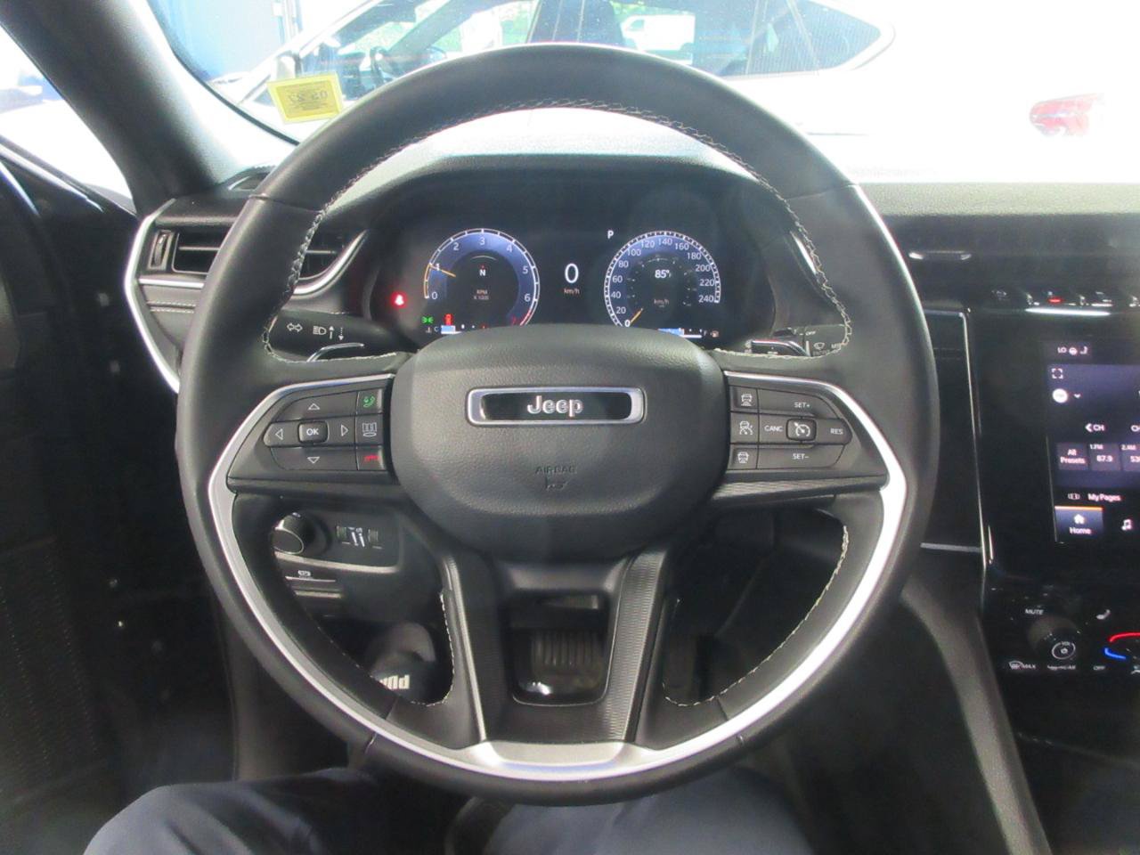 Used 2024 Jeep Grand Cherokee L Laredo AWD/4WD image 15