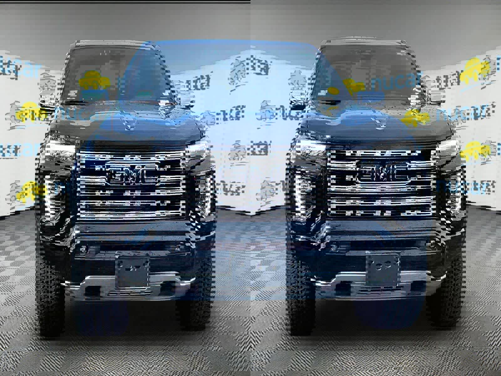 Used 2024 GMC Canyon Denali image 2