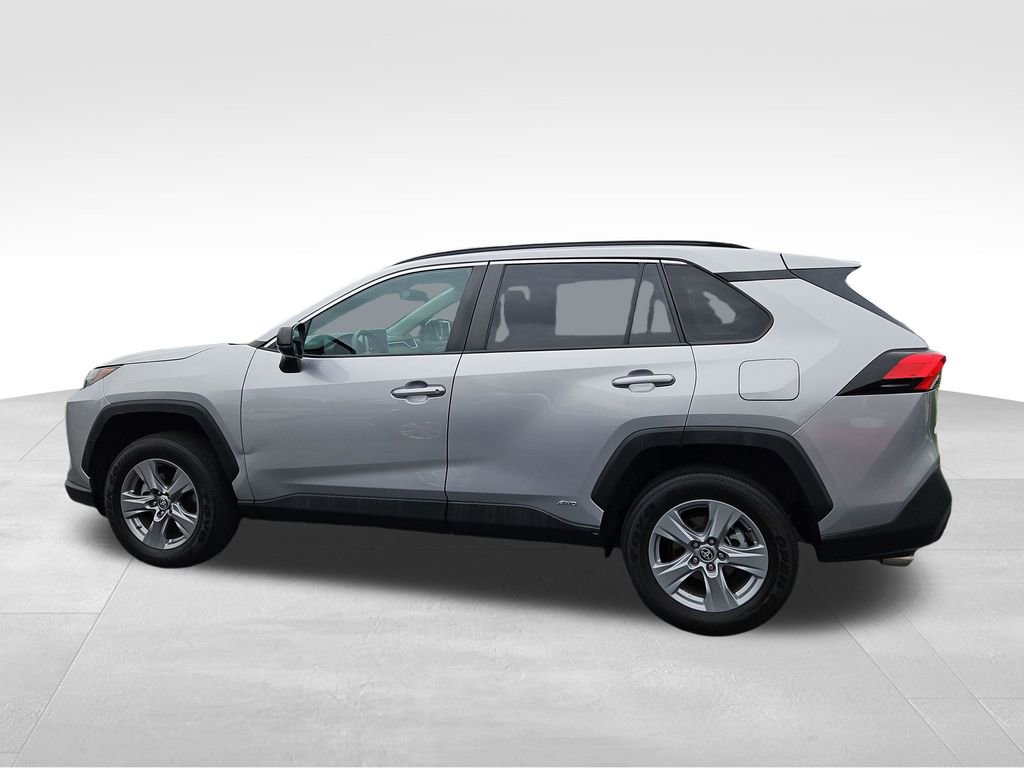 Used 2023 Toyota RAV4 LE AWD/4WD image 4