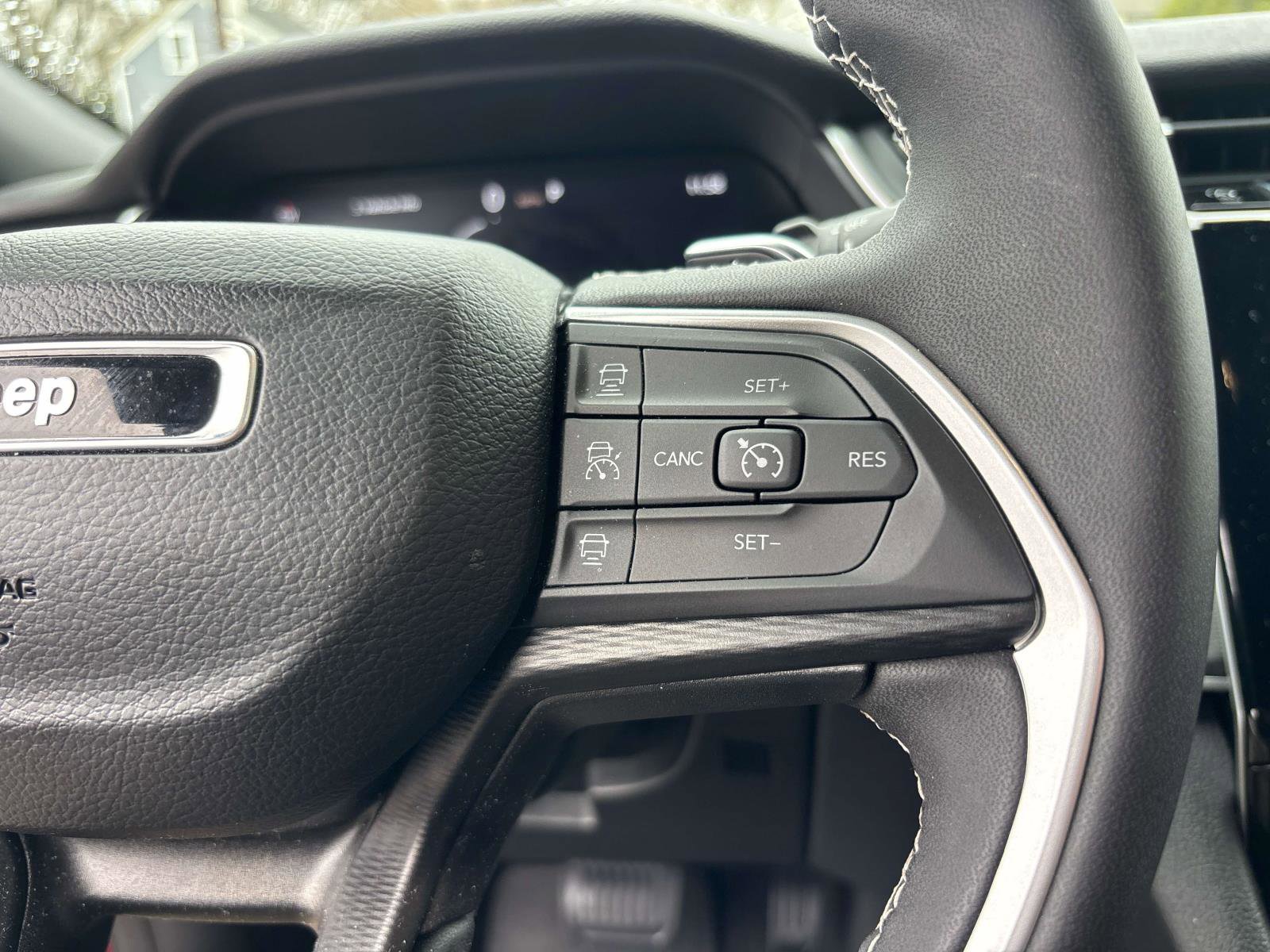 Used 2024 Jeep Grand Cherokee Laredo w/ Trailer Tow Package image 15