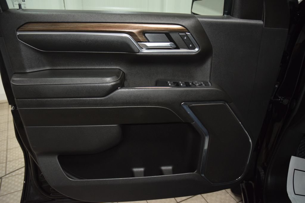 Used 2024 Chevrolet Silverado 1500 LT AWD/4WD image 46