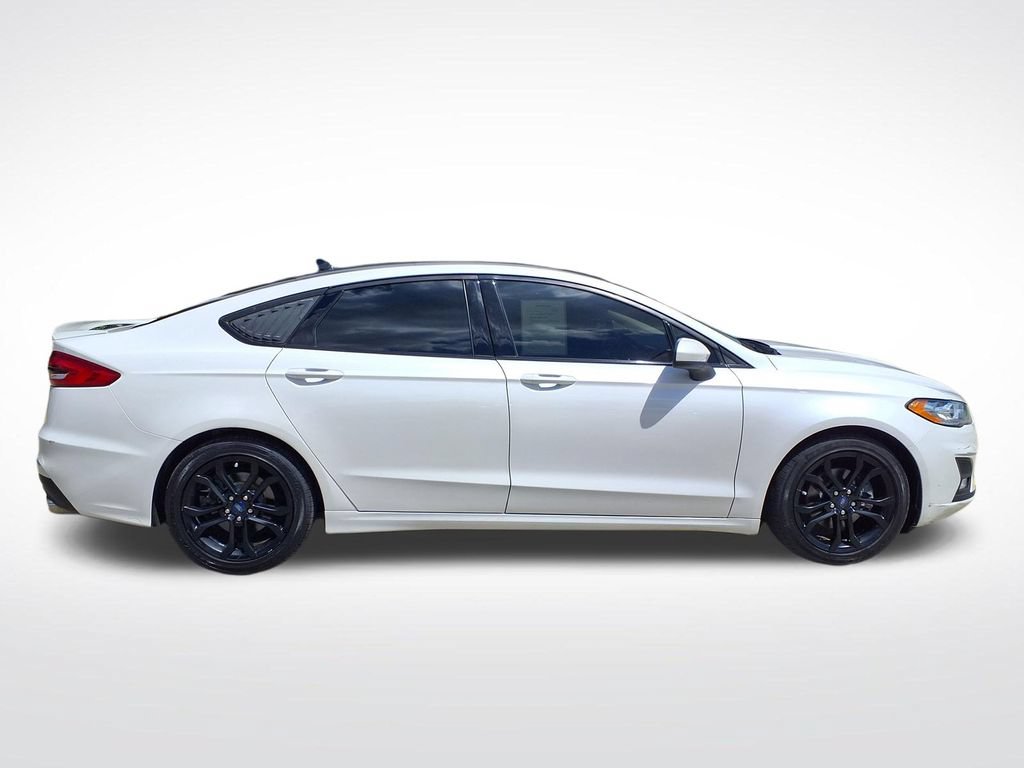 Used 2019 Ford Fusion SE w/ Equipment Group 151A FWD image 5