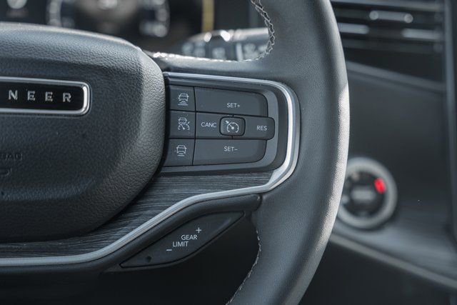 Used 2024 Jeep Wagoneer L Series III w/ Flexible Seating Group image 19