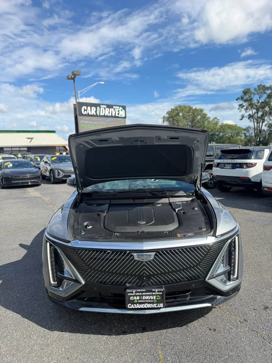 Used 2024 Cadillac Lyriq Luxury AWD/4WD image 7