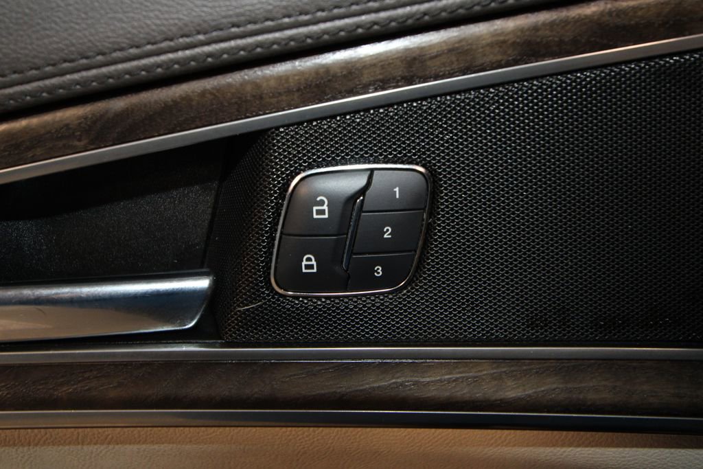 Used 2016 Lincoln MKX Reserve w/ Driver Assistance Package image 10