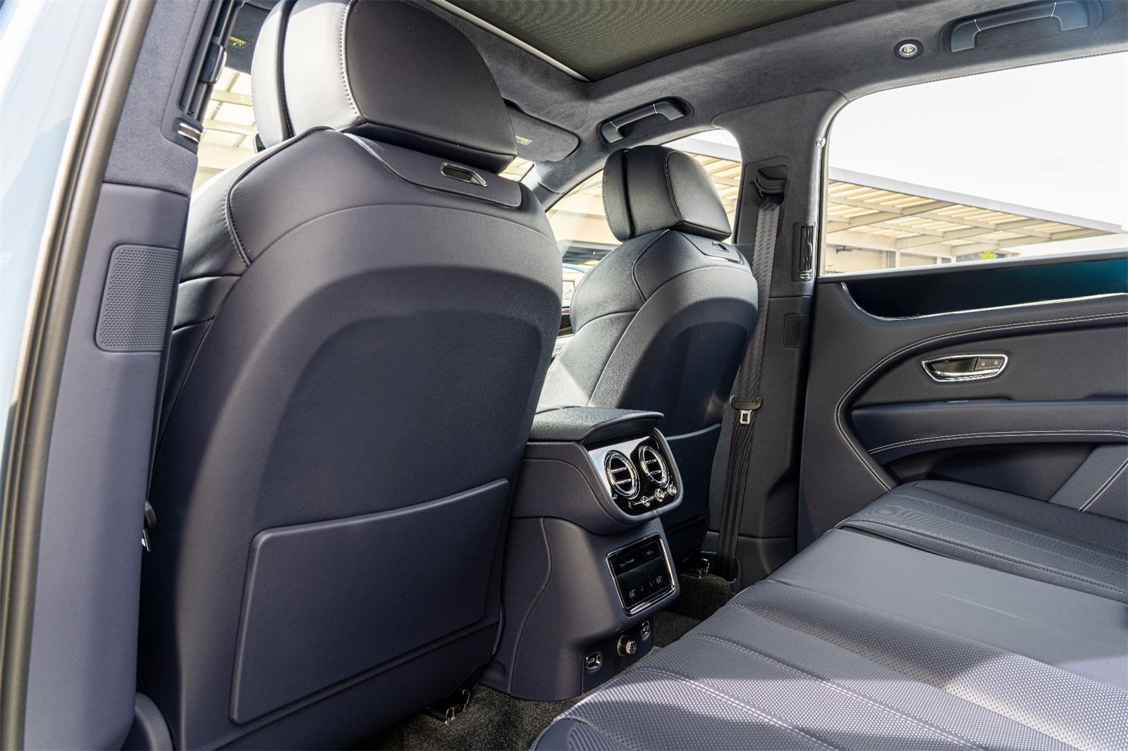 New 2025 Bentley Bentayga image 40