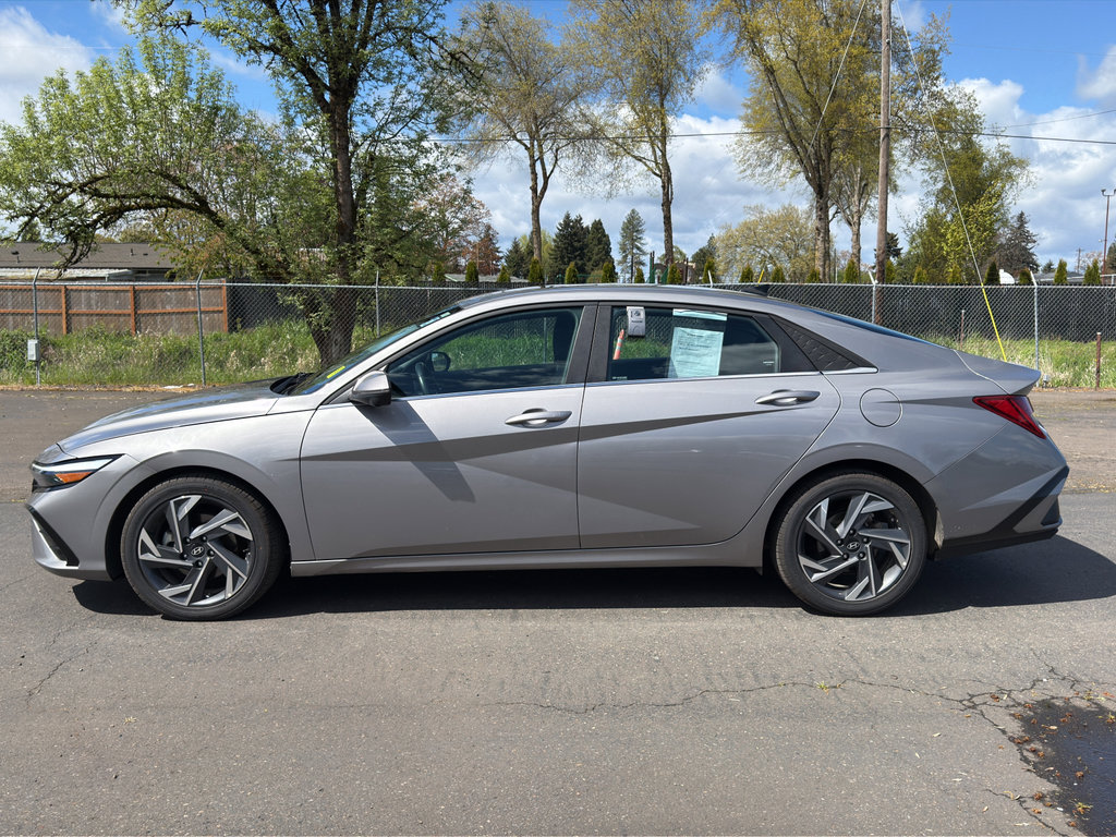 Used 2024 Hyundai Elantra Limited image 21